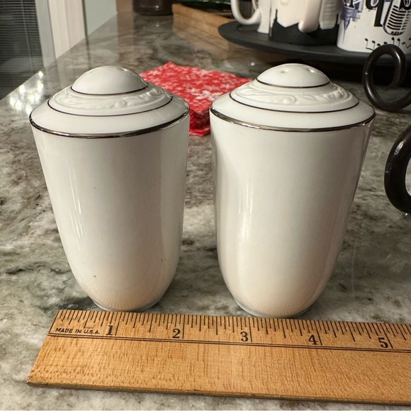 EUC Notitake White Scapes Stoneleigh porcelain salt and pepper shakers - Picture 7 of 9